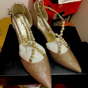 Adrianna Papell Gold with pearl heels